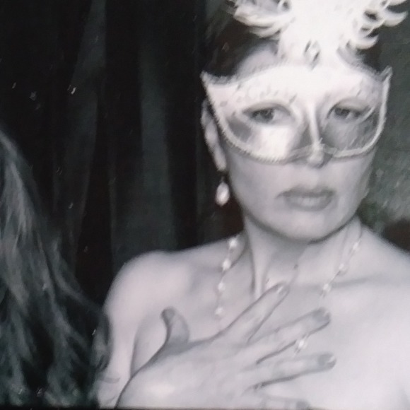 Meet your Posher, Beth - Picture 1 of 2